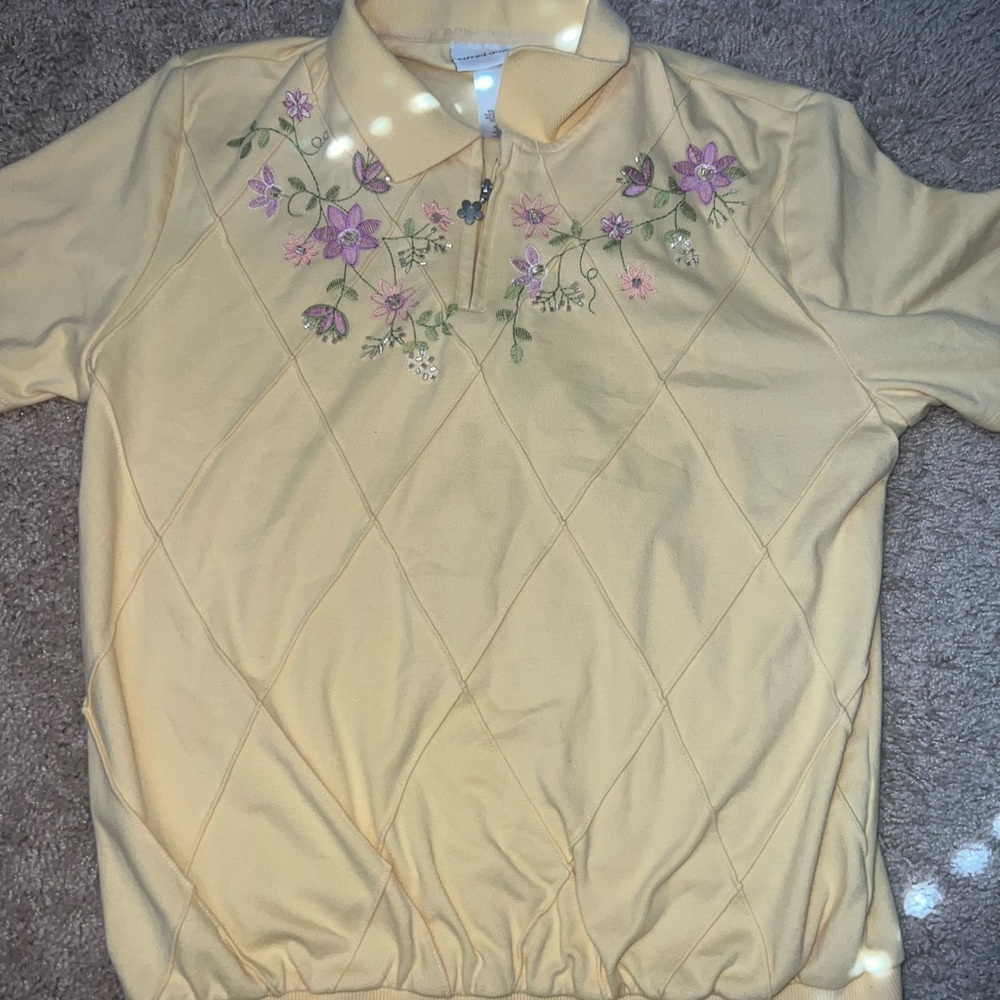 Alfred Dunner Yellow Woman’s Top with Floral design | Size Small